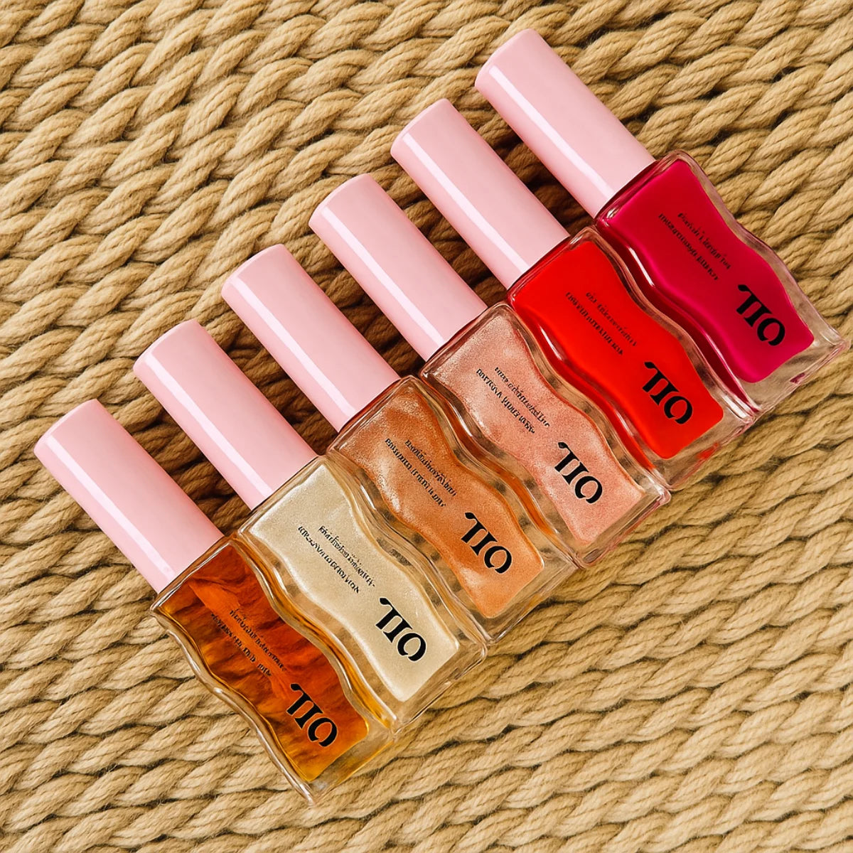 Pink Plumping Lip Oil Gloss – Moisturizing & Nourishing Balm